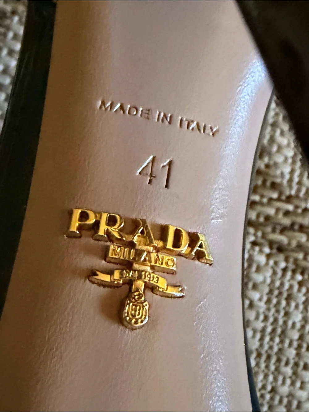 PRADA Black Patent Leather Platform Heels w/Cream Piping, size 9, euro 41